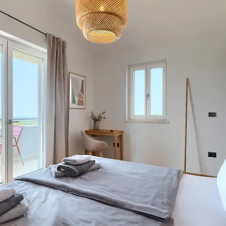 Villa Beautiful Regina With View In Visnjan *