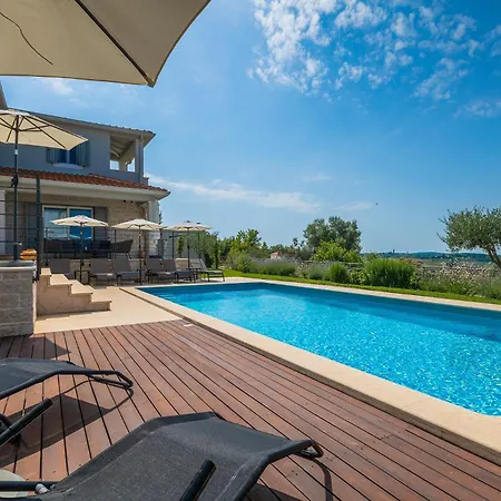Beautiful Regina With View In Visnjan Villa Markovac