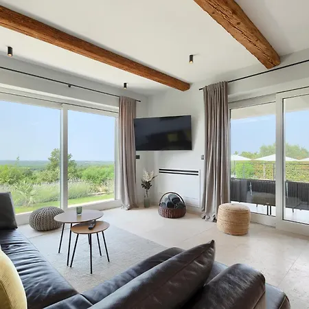 Beautiful Regina With View In Visnjan Villa