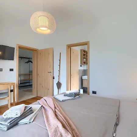 Villa Beautiful Regina With View In Visnjan *