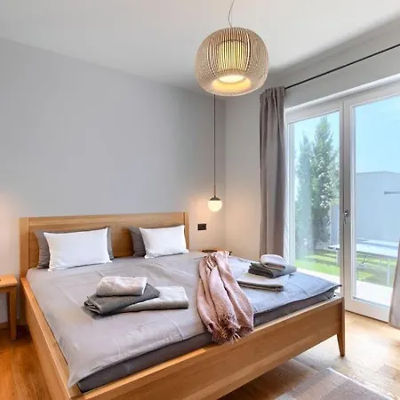 Beautiful Regina With View In Visnjan Villa *