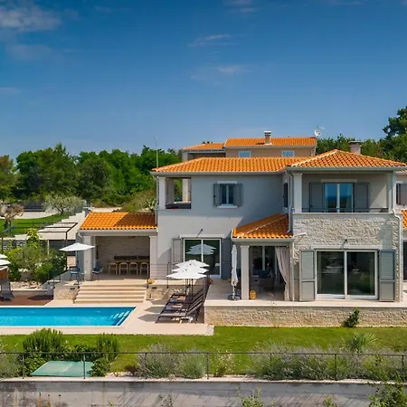 Beautiful Regina With View In Visnjan Villa