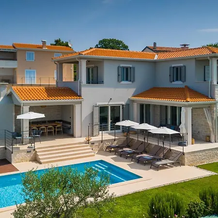 Villa Beautiful Regina With View In Visnjan *