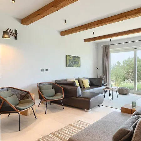 Villa Beautiful Regina With View In Visnjan *