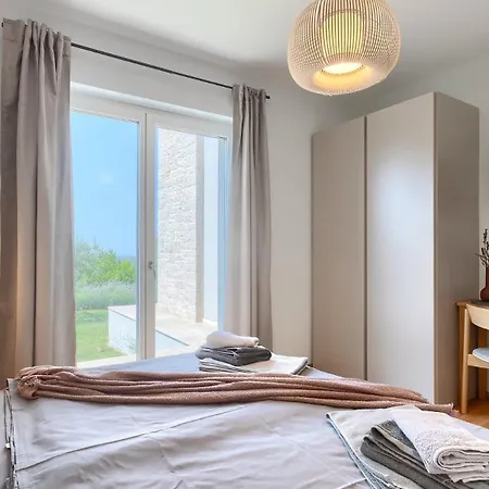 Beautiful Regina With View In Visnjan Villa *