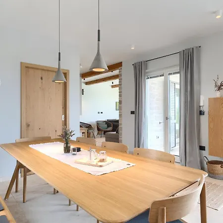 Villa Beautiful Regina With View In Visnjan Markovac