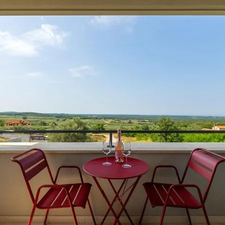Beautiful Regina With View In Visnjan Villa *