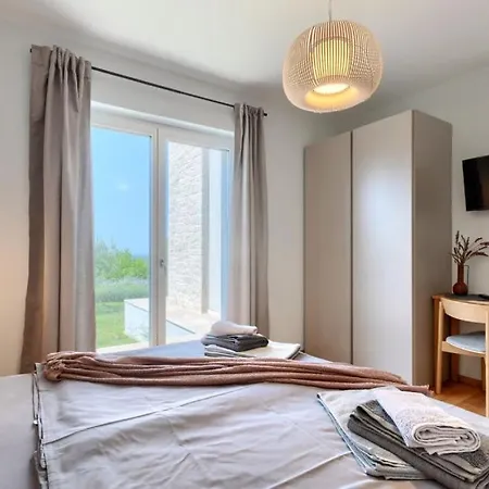Villa Beautiful Regina With View In Visnjan Markovac